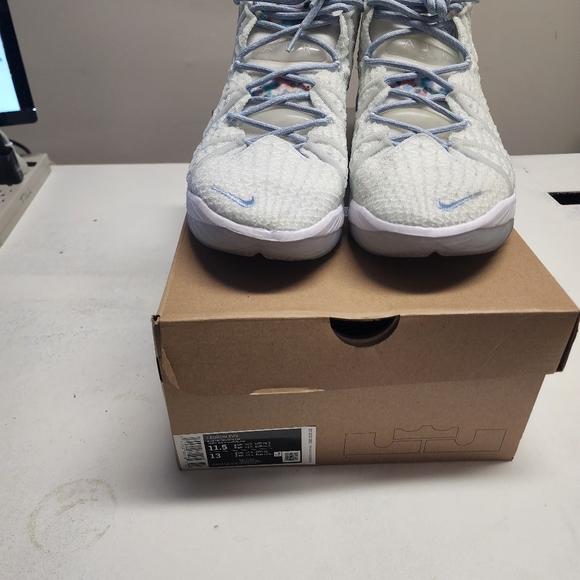 Lebron XVIII Blue TINT/WHITE-Clear - Picture 4 of 4